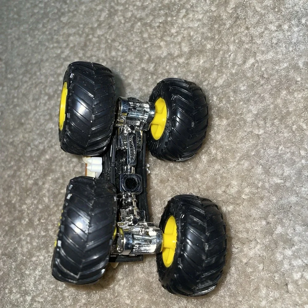 Hot Wheels Monster Trucks Bowser Super Mario Nintendo‎ 1:64 Scale Diecast Toy